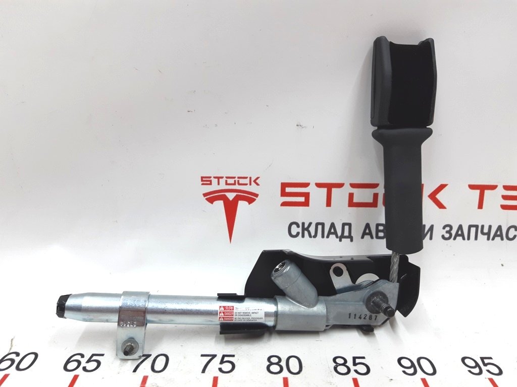 2 Front passenger seat belt igniter Tesla model S 1005265-00-B